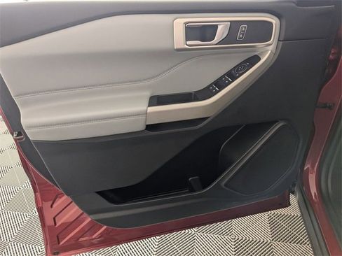 Used 2021 Ford Explorer XLT w/ Equipment Group 202A image 10