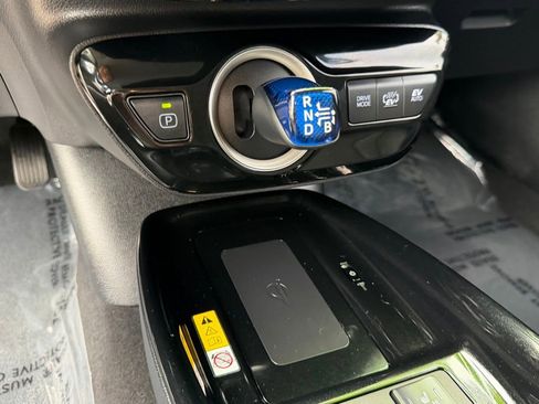 Used 2022 Toyota Prius Prime XLE image 27