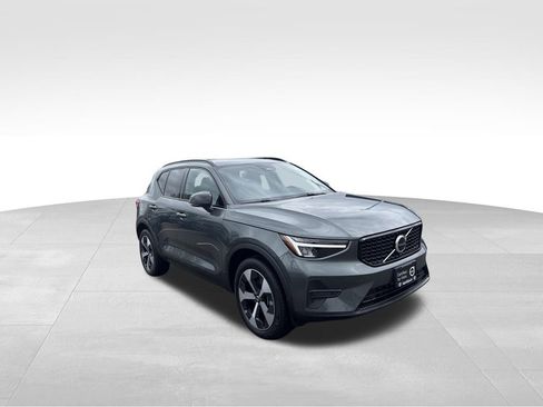 Certified 2026 Volvo XC40 B5 Core w/ Climate Package AWD/4WD image 34