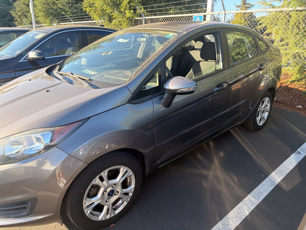 Used 2014 Ford Fiesta SE FWD image 2