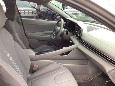 Certified 2023 Hyundai Elantra SEL w/ Preferred Accessory Package image 26