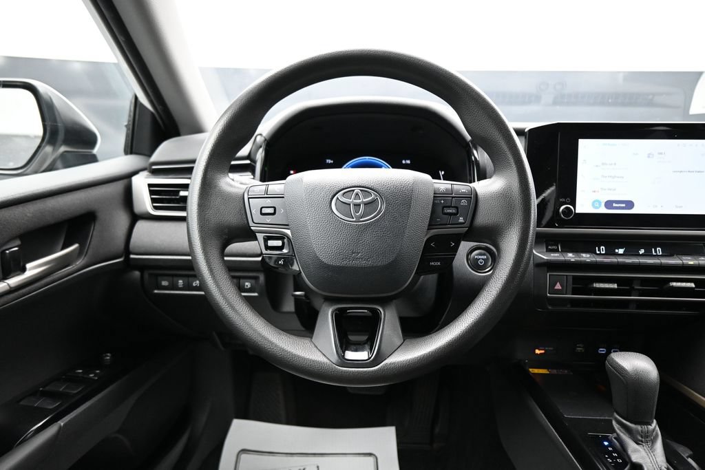 Used 2025 Toyota Camry LE FWD image 15