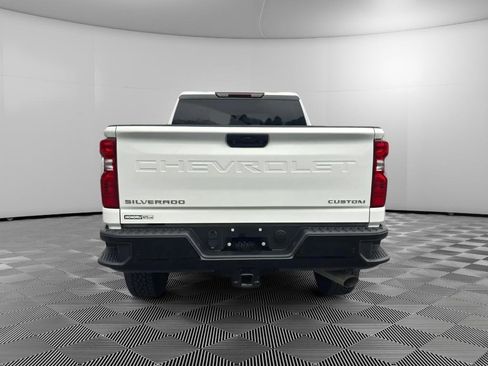Used 2024 Chevrolet Silverado 2500 Custom w/ Custom Value Package image 8