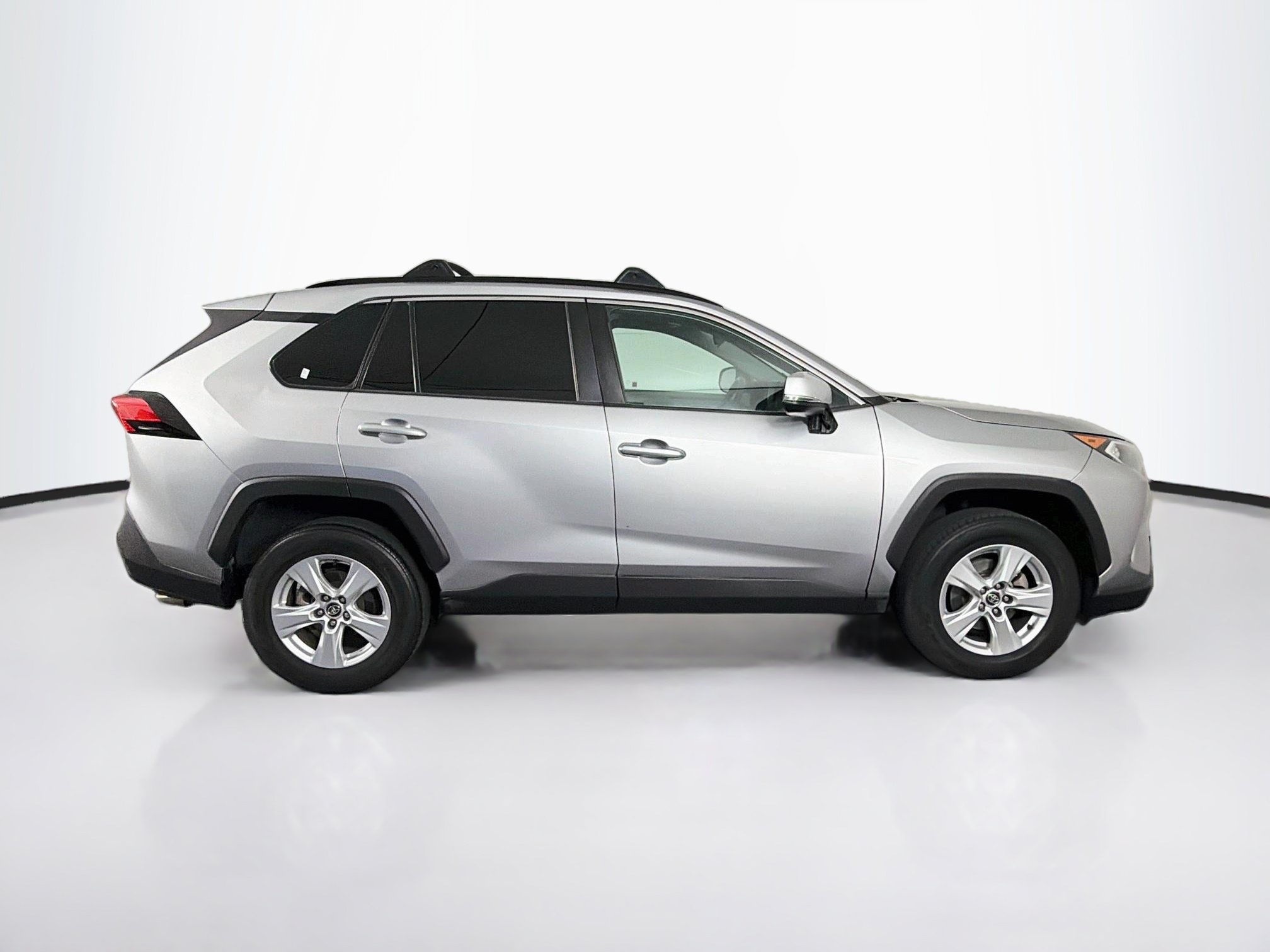 Used 2020 Toyota RAV4 XLE w/ Convenience Package FWD image 10