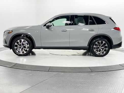 Used 2025 Mercedes-Benz GLC 350e GLC 350e w/ Driver Assistance Package image 4