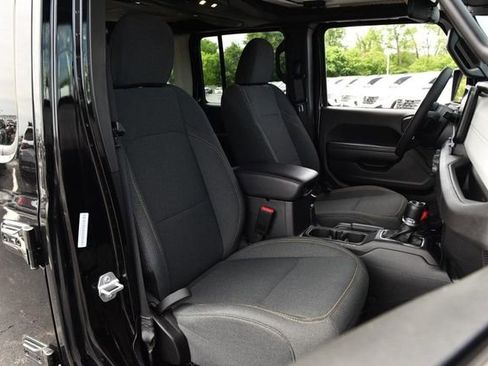 Used 2025 Jeep Wrangler Unlimited Sport AWD/4WD image 21