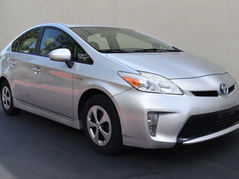 Used 2012 Toyota Prius Two FWD image 2