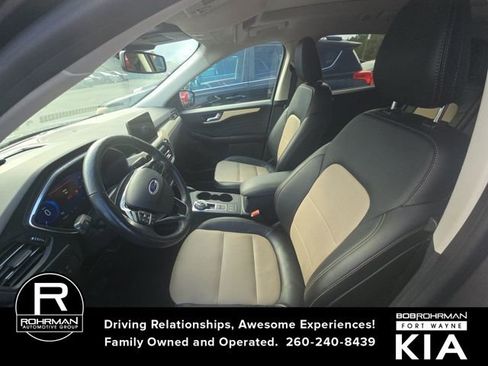 Used 2021 Ford Escape Titanium w/ Titanium Elite Package image 8