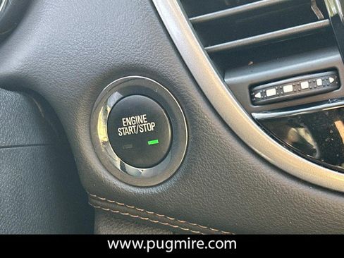 Used 2020 Chevrolet Trax LT w/ LT Convenience Package image 31