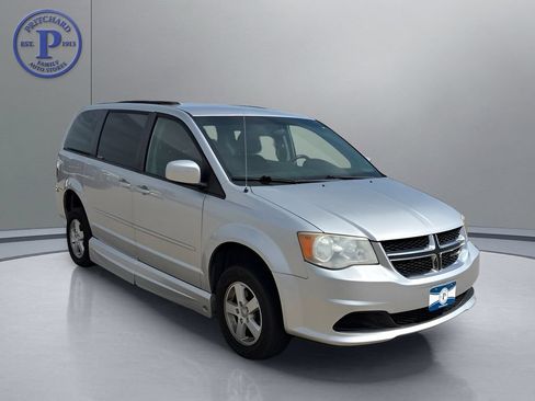 Used 2012 Dodge Grand Caravan SXT FWD image 1