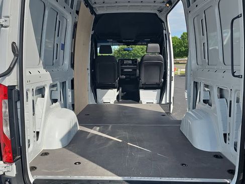 Used 2025 Mercedes-Benz Sprinter 2500 image 7