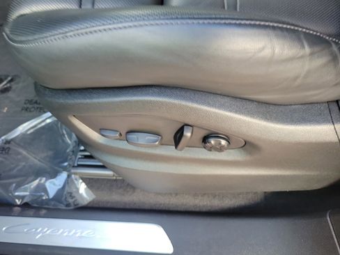 Used 2024 Porsche Cayenne S image 13