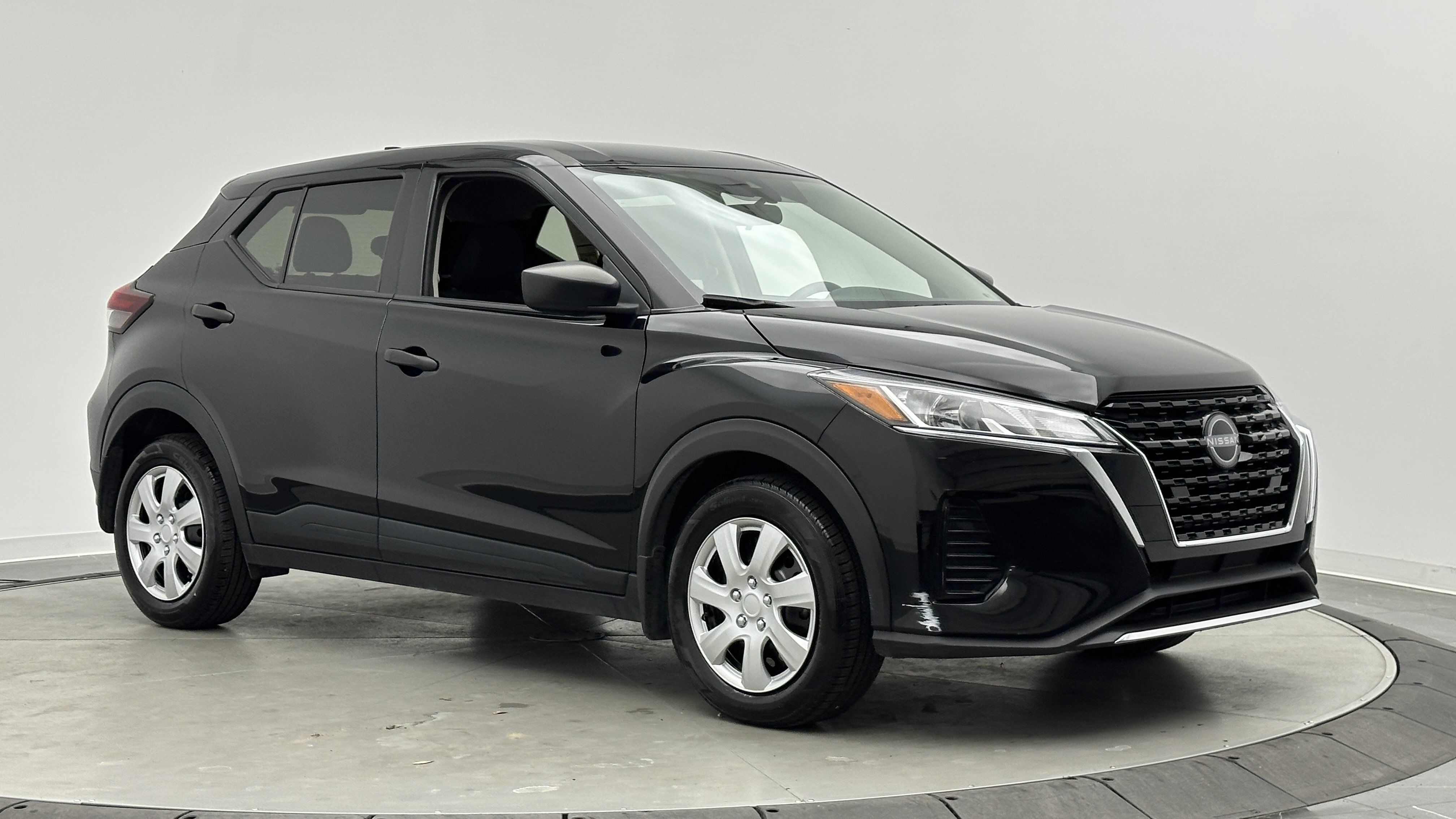 Used 2024 Nissan Kicks S FWD image 3