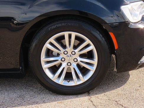 Used 2017 Chrysler 300 Limited w/ Value Package image 9