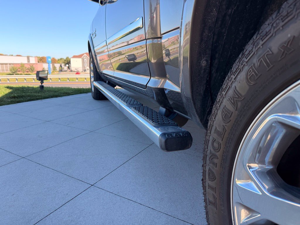 Used 2017 RAM 1500 Laramie AWD/4WD image 32