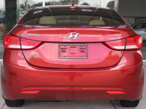 Used 2013 Hyundai Elantra GLS w/ Preferred Pkg FWD image 7