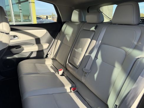 Used 2024 Nissan Ariya AWD image 39