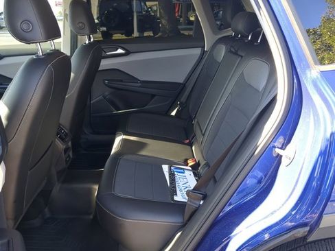 Used 2022 Volkswagen Taos SE image 12