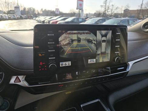 Certified 2022 Toyota Sienna Platinum image 26