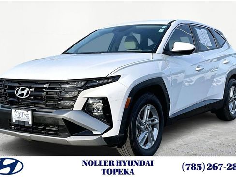 Used 2025 Hyundai Tucson SE image 1