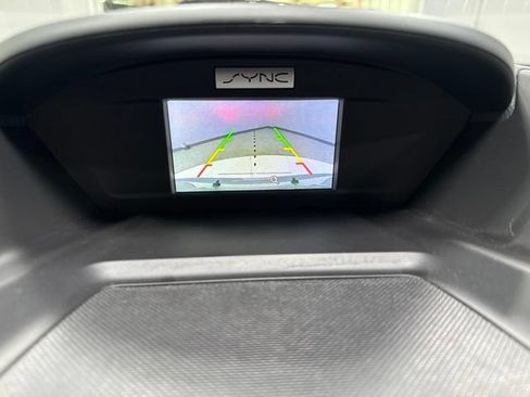 Used 2017 Ford Escape SE AWD/4WD image 2