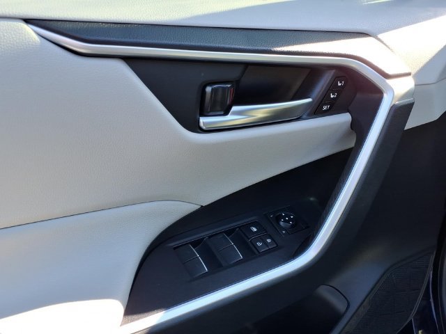 Certified 2022 Toyota RAV4 XLE Premium AWD/4WD image 4
