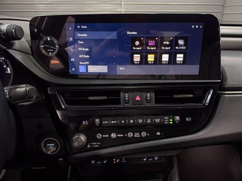 Used 2023 Lexus ES 300h F Sport image 27