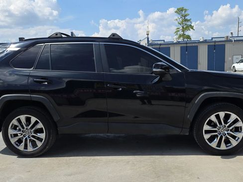 Used 2021 Toyota RAV4 XLE Premium FWD image 9