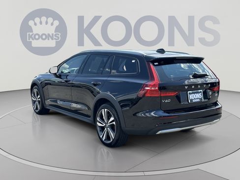 Used 2025 Volvo V60 B5 Cross Country Plus AWD/4WD image 8