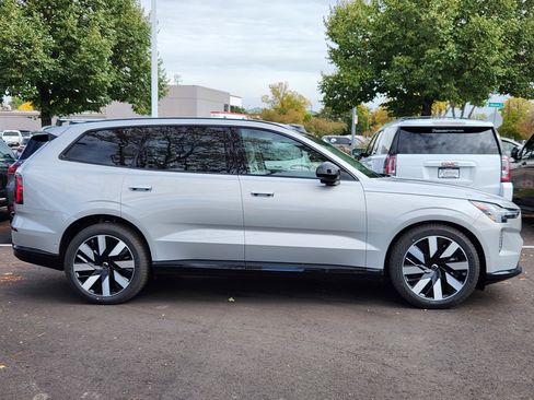 New 2025 Volvo EX90 Ultra image 2