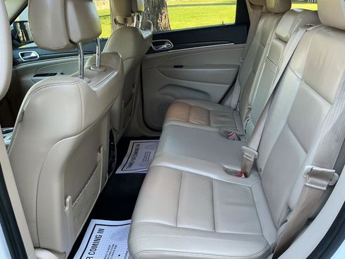 Used 2017 Jeep Grand Cherokee Limited image 17