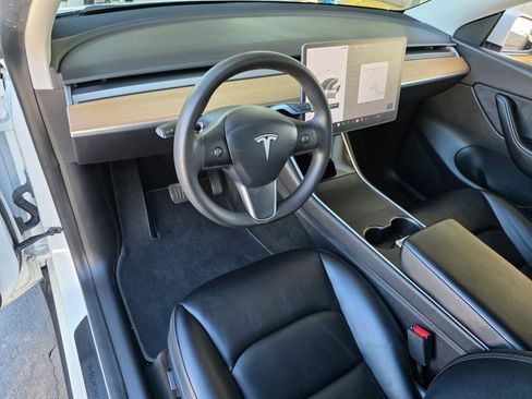 Used 2021 Tesla Model Y Long Range image 17