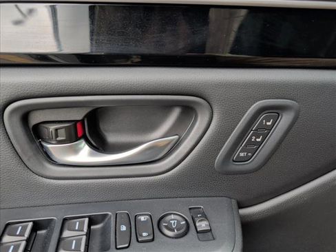 Used 2024 Honda Pilot Touring image 9