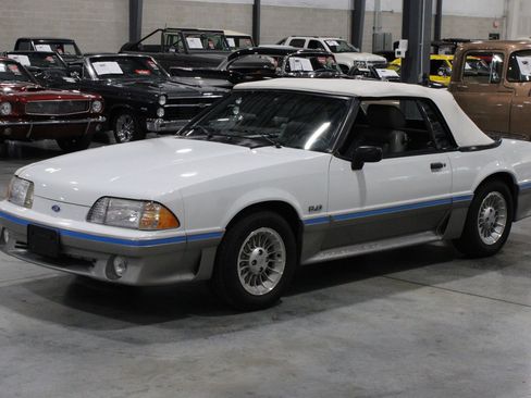 Used 1988 Ford Mustang GT RWD image 12