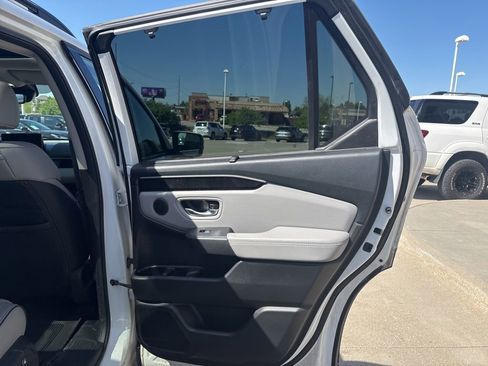 Used 2023 Honda Pilot Elite image 34