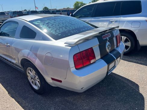Used 2006 Ford Mustang Coupe RWD image 9