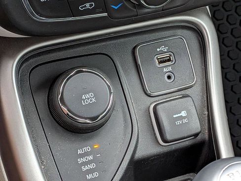 Used 2018 Jeep Compass Latitude w/ Popular Equipment Group image 21