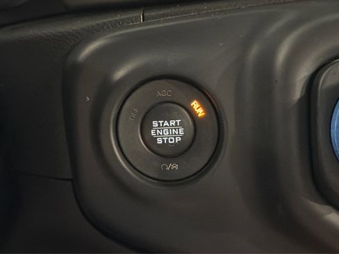 Used 2019 Jeep Wrangler Unlimited Sahara AWD/4WD image 30