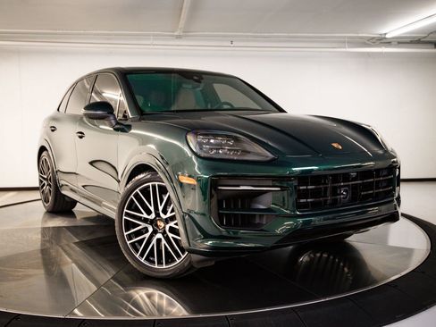 Used 2024 Porsche Cayenne S AWD/4WD image 9
