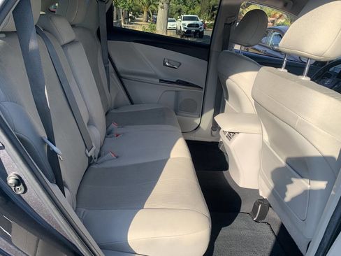 Used 2014 Toyota Venza LE image 9