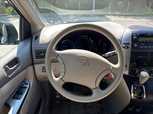 Used 2010 Toyota Sienna LE FWD image 19