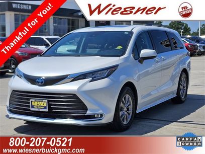 Used 2022 Toyota Sienna XLE