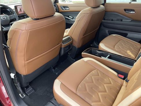 New 2026 Nissan Pathfinder Platinum w/ Lighting Package AWD/4WD image 19