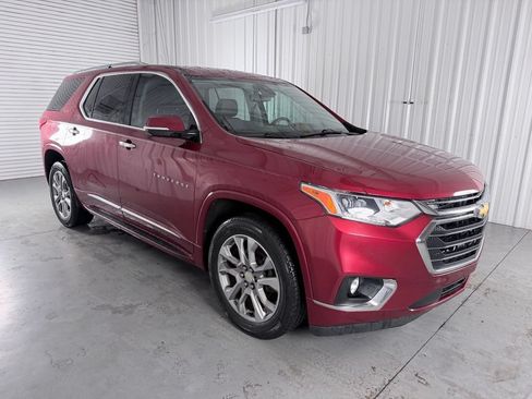 Used 2019 Chevrolet Traverse Premier w/ Driver Confidence II Package FWD image 3
