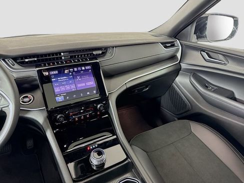 New 2025 Jeep Grand Cherokee Laredo image 22