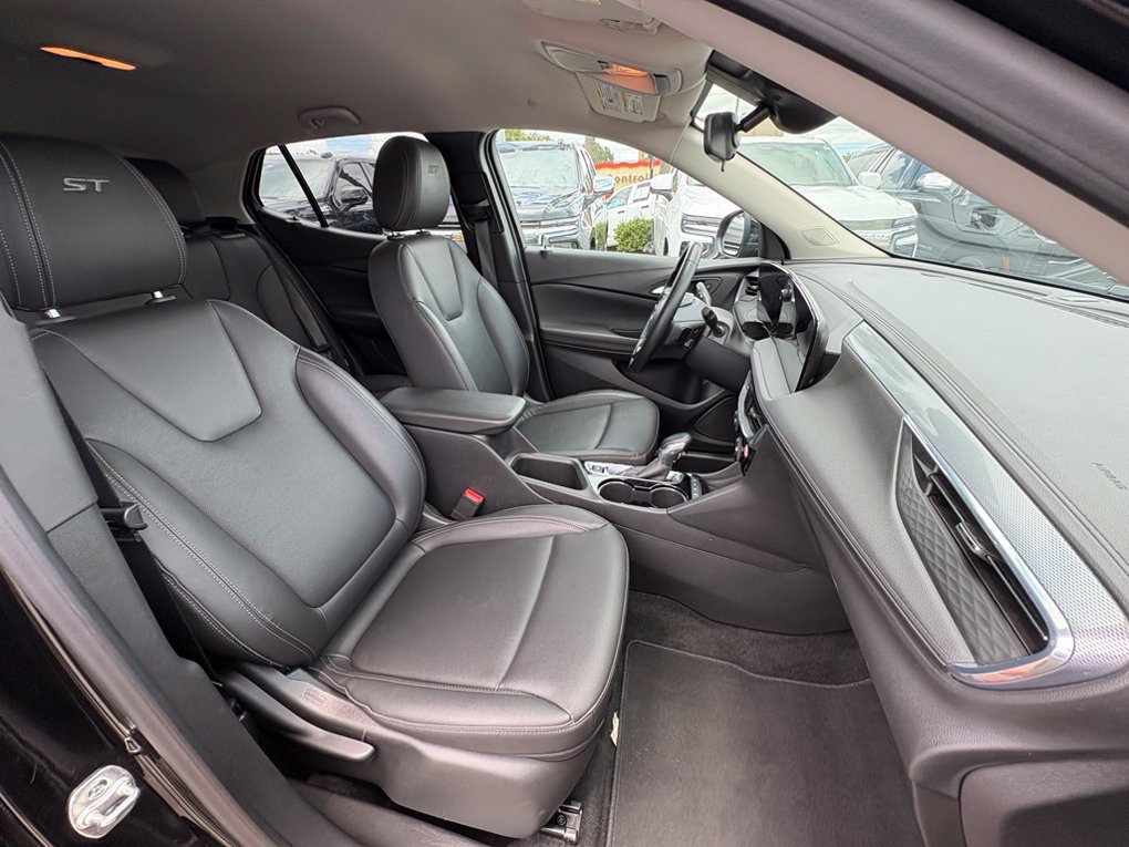 Used 2024 Buick Encore GX Sport Touring AWD/4WD image 31