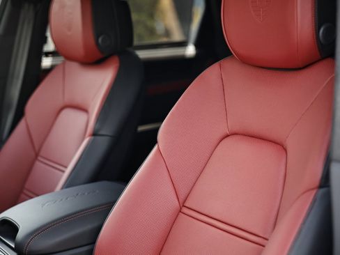 New 2025 Porsche Cayenne Turbo image 26