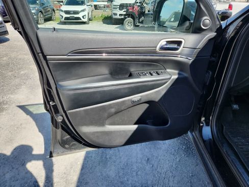 Used 2019 Jeep Grand Cherokee Limited w/ Luxury Group II image 16