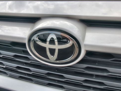 Used 2019 Toyota RAV4 LE image 27