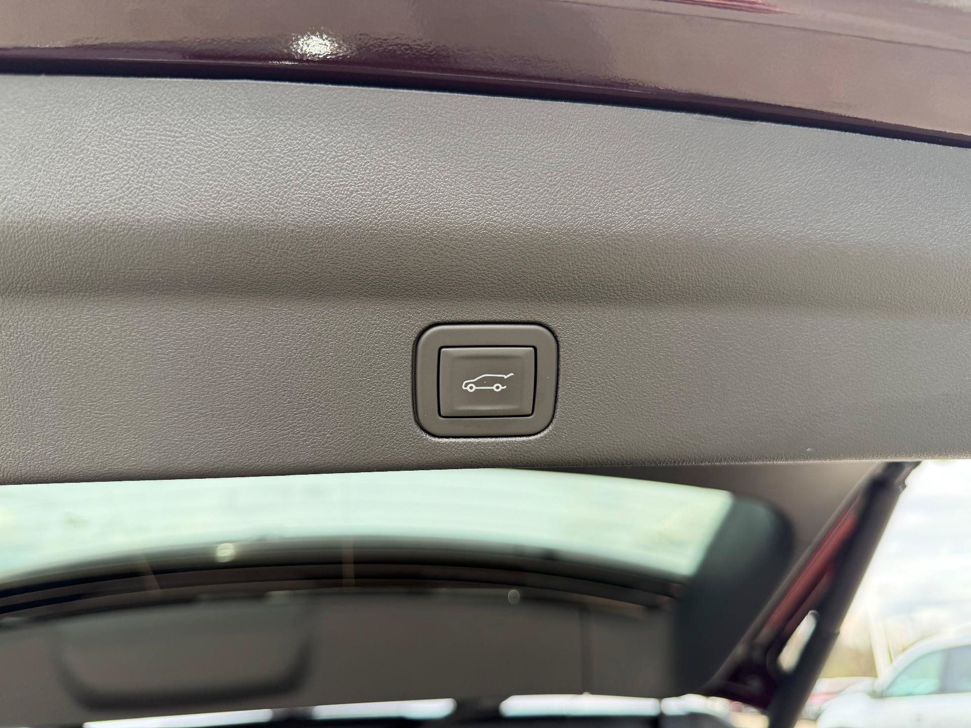 Certified 2025 Cadillac Escalade IQ Luxury 2 w/ LPO, Premium Carpet Package AWD/4WD image 15
